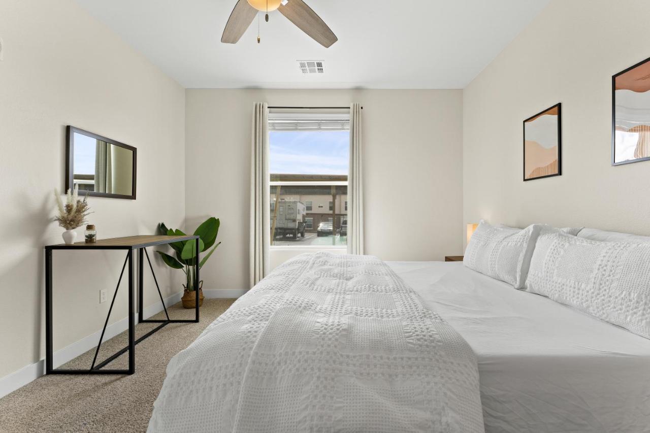 리노 Luxury Retreat - King Beds, Hot Tub, & Pool - Family & Remote Work Friendly 아파트 외부 사진